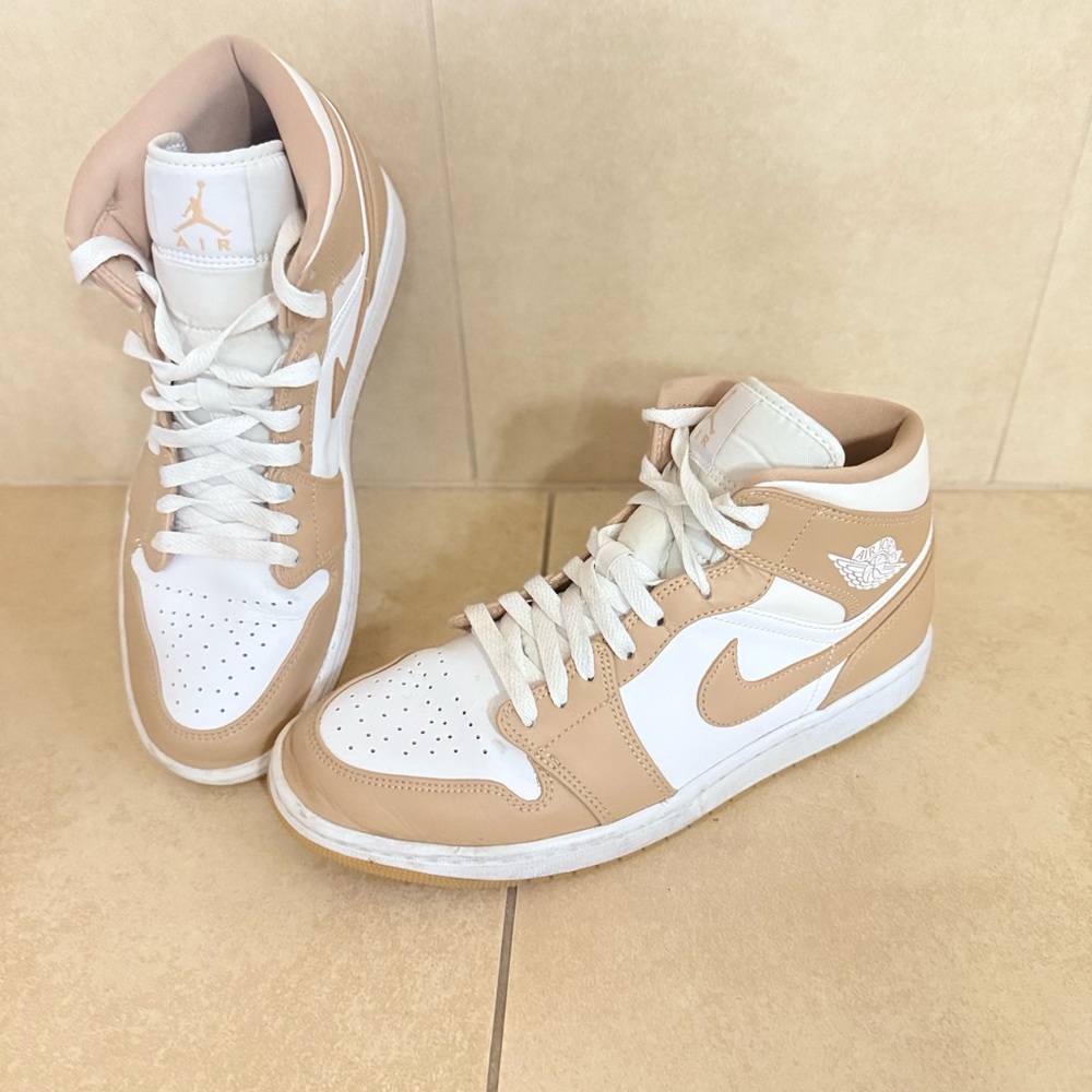 Air Jordan 1 Mid Tan Gum